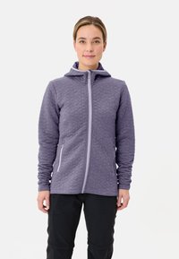Paarse gewatteerde zip-up jas met een capuchon, gekenmerkt door gestructureerde stof, ritszakken en contrasterende ritsdetails.