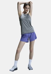 On RUNNING - Športové šortky - iris