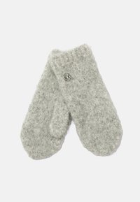 Manoplas de fieltro gris con acabado texturizado y un distintivo logo circular plateado en una de las manoplas. Suaves, cálidas y diseñadas para cubrir las manos.