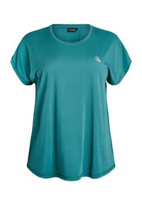 Tirkīza poliestera T-krekls ar noapaļotu kakla izgriezumu, īsām piedurknēm un diskretu grafiku kreisajā krūtīs. Gluda tekstūra, brīvs griezums.