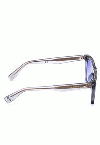 Lunettes de soleil à monture transparente avec verres bleus, branches marron texturées et logo doré "POLICE" sur le côté.