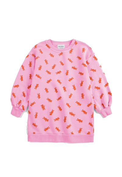 Sweat-shirt rose à manches longues avec motifs d'ours en peluche orange, poignets côtelés et encolure ronde.