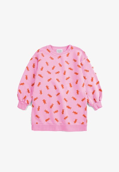 Sweat-shirt rose à manches longues avec motifs d'ours en peluche orange, poignets côtelés et encolure ronde.