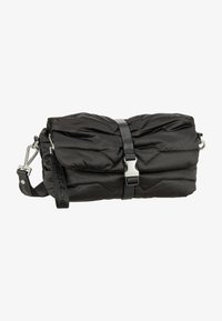 Vald, black