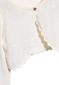 Cardigan bianco a maglia con texture a pois tridimensionali, bordi scallopati e chiusura decorativa a bottone al collo.