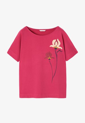 Rövid ujjú, pamut rózsaszín póló, fehér és bordó virágmintákkal az elején, széles kerek nyakkivágással és laza szabással.
