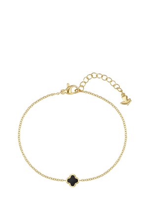 Gouden armband met een bedel van een zwart klavertjevier en een verstelbare sluiting met een kleine bedel in de vorm van een vogel.