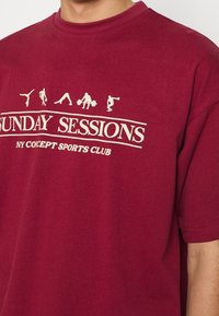 NY CONCEPT Camiseta estampada - dark red