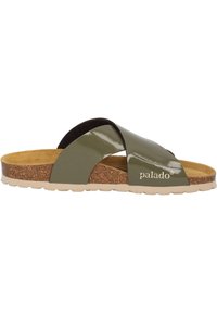 Grön patentläder slide sandal med korsade remmar, korkfotbädd och beige gummisulor. "palado"-logotyp på sidan.