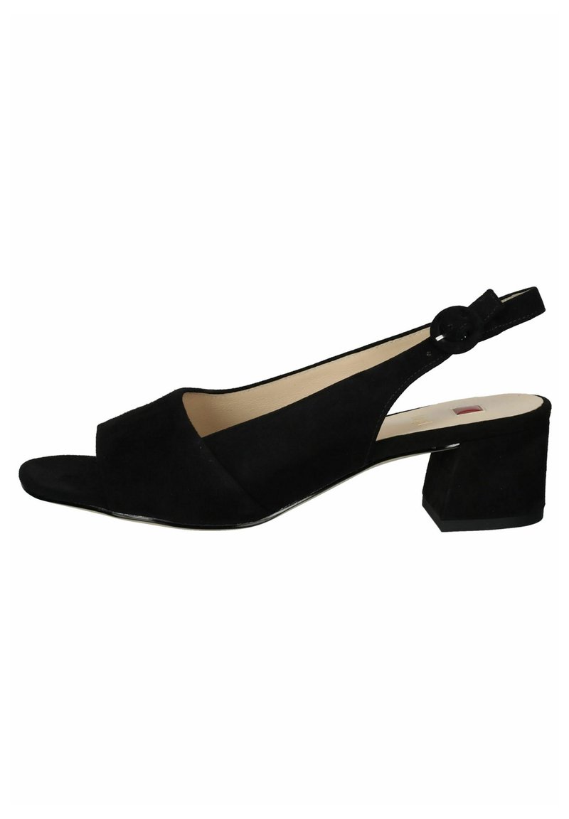 Scarpa slingback in suede nera con design aperto davanti, tacco largo e dettaglio a fibbia rotonda sulla fascia alla caviglia. Texture liscia in tutto.