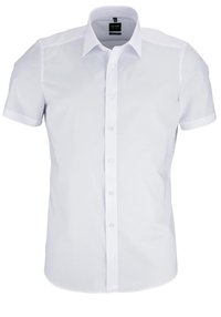 Kurzärmliges weißes Hemd aus gewebtem Stoff, mit durchgehender Knopfleiste, klassischem Kragen und hochgekrempelten Ärmeln. Glatte Textur ohne Muster.