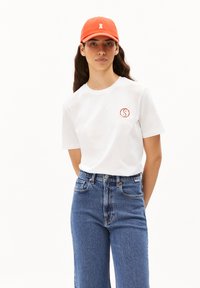 ARMEDANGELS - LUALAA FLOWER - Print T-shirt - white pale umber Thumbnail Image 1