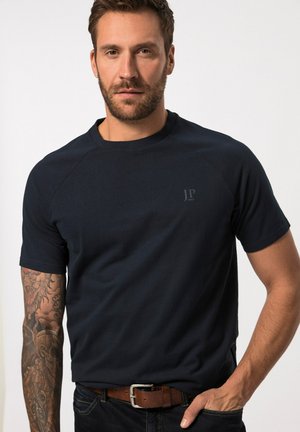 T-shirt a maniche corte blu navy con maniche raglan e dettagli logo sottili sul petto. Vestibilità casual con una texture liscia.