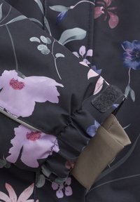 EN FANT WITH FRILLONG SLEEVES - Regenpak - ebony