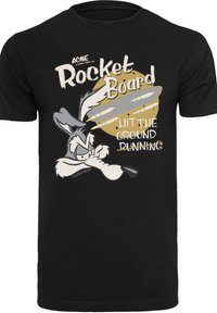 Černé tričko s potiskem kreslené postavy, s texty "Rocket Board" a "Hit the Ground Running" v bílé a béžové barvě, se grafikou rakety.