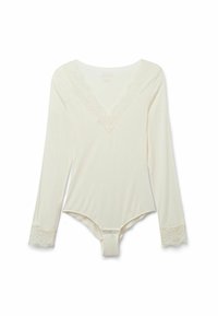 Body de manga larga en color crema, confeccionado en una tela suave, con escote en V adornado con encaje, detalles de encaje en los puños de las mangas y cierre a presión en la parte inferior.