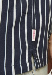 Jack & Jones HAWAII-RELAXED FIT - Shirt - sky captain
