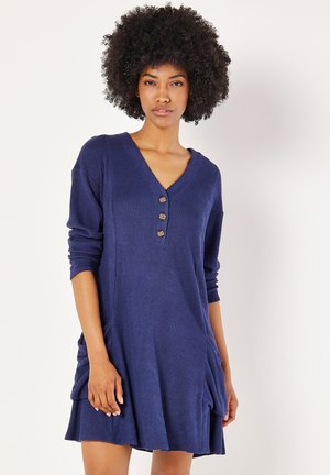 SOFT TOUCH   - Stickad klänning - navy