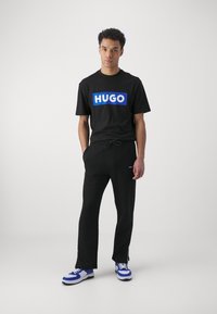 HUGO NANETTI - Pantalones deportivos - black