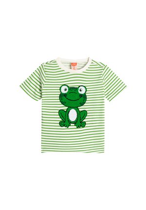 Grünes gestreiftes kurzärmliges T-Shirt mit einem strukturierten grünen Froschdesign auf der Vorderseite, das große weiße Augen und einen weißen Bauch zeigt.