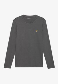 Camisa de manga larga gris oscuro hecha de tela suave, con cuello redondo y un pequeño logo de un pájaro amarillo en el lado izquierdo del pecho.