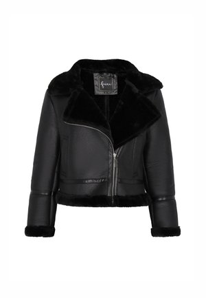 Černá zkrácená kožená bunda s širokým kožešinovým límcem a manžetami, vybavená zipovým uzávěrem a horizontálními švy na těle. Měkčí textura.