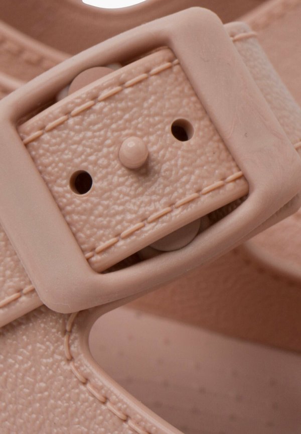 DOBLE HEBILLA COLORES TIRA ADHERENTE – Badesandale – maquillaje