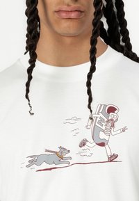 New Balance NEWBIE CHASE UNISEX - T-shirts print - white