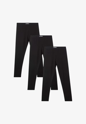 Trzy pary czarnych leginsów wykonanych z gładkiego, rozciągliwego materiału. Posiadają elastyczny pas i dopasowany krój. Brak widocznych wzorów.