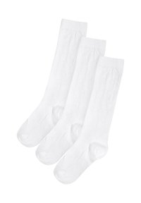 Drie paar witte sokken met een gestructureerd patroon van kleine hartjes, voorzien van geribde boorden en een gladde afwerking.