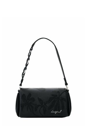 Černá kabelka přes rameno s vyraženým květinovým vzorem a stříbrným logem "Desigual", která má pletený a řetízkový popruh.