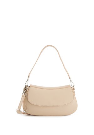 Beige skuldertaske i læder med buet klap og aftagelig justerbar rem, sølv hardware, vist på hvid baggrund.