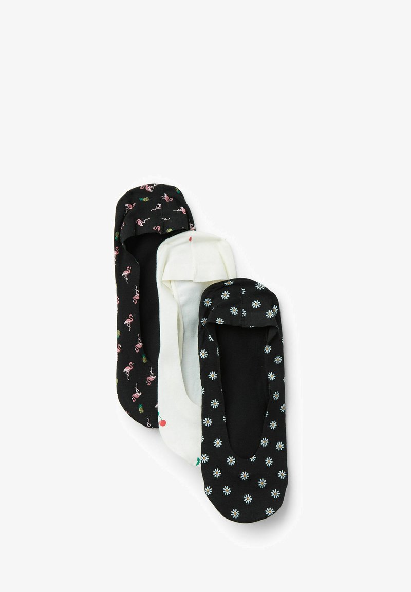 Trzy pary cienkich skarpetek: jedna czarna z wzorem flamingów, jedna biała z detalem czereśniowym, jedna czarna z białym wzorem kwiatowym. Materiał bawełniany.
