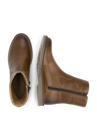 Botas de tobillo de cuero marrón con cremallera lateral y punta redondeada. Textura suave con costuras mínimas y suela de goma plana.