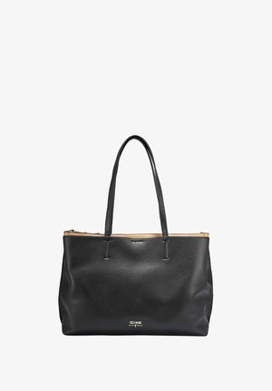 Czarna torebka tote z teksturowanej skóry, z dwoma długimi uchwytami, otwartym wnętrzem i jasnobrązowym wykończeniem. Charakteryzuje się minimalistycznym logo na froncie. Przestronnym wnętrzem.