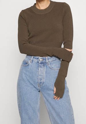 Stickad tröja - brown