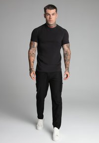 SIKSILK SMART czarny