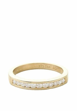 Zlati prstan z gladkim trakom in vrstico petih majhnih okroglih diamantev, postavljenih v horizontalni črti. Znak: 375 DIA.