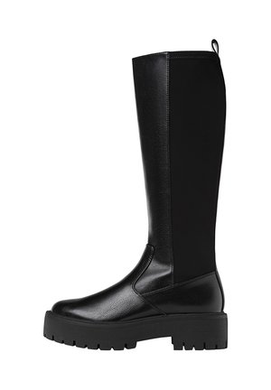 Botte noire haute avec semelle épaisse, devant en cuir et panneau arrière extensible, avec une languette à tirer en haut à l'arrière.