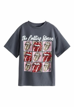 Graues kurzärmliges T-Shirt mit neun Grafikpaneelen, die das Logo der Rolling Stones in Rot und Tierdruck zeigen, mit rundem Halsausschnitt.