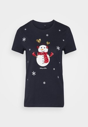 Granatowy t-shirt z bałwankiem ubranym w czerwoną cekinową szalik, rękawiczki i nauszniki, otoczony białymi płatkami śniegu i złotymi kształtami serc.