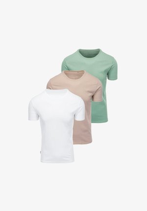 Trzy gładkie T-shirty z okrągłym dekoltem w kolorach białym, beżowym i zielonym, ułożone warstwowo na białym tle.