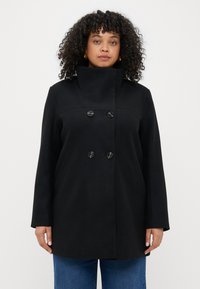 Cappotto in misto lana nero con colletto alto, design doppiopetto e grandi bottoni neri, dotato di tasche laterali e texture liscia.