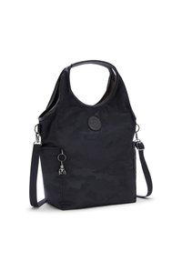 Borsa a mano nera in nylon dal design elegante, con motivo camouflage, logo circolare, tracolla regolabile e un charm decorativo.