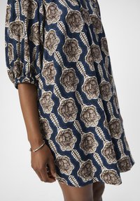 Object OBJEMMI DRESS - Vapaa-ajan mekko - black/white sand