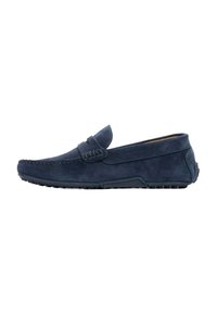 Navy-Suede-Mokassins mit glatter Textur, gesticktem Akzent im oberen Bereich und Gummisohle für Grip. Schlankes und niedriges Design.