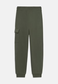 Calvin Klein Jeans BADGE RELAXED PANTS - Joggebukse - thyme