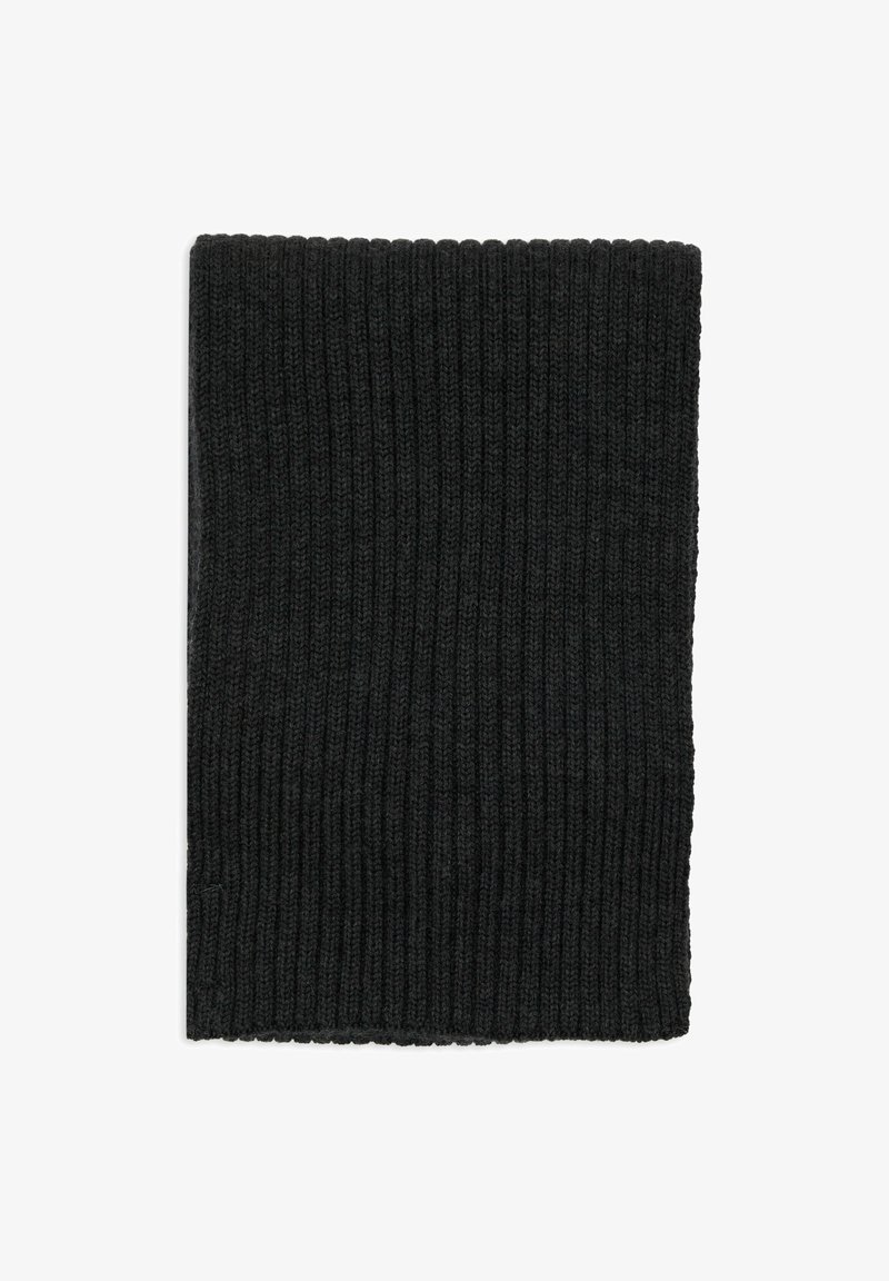 Collo nero lavorato a maglia con una texture a coste. Forma rettangolare, caratterizzata da punti stretti per calore e flessibilità. Adatto per il freddo.