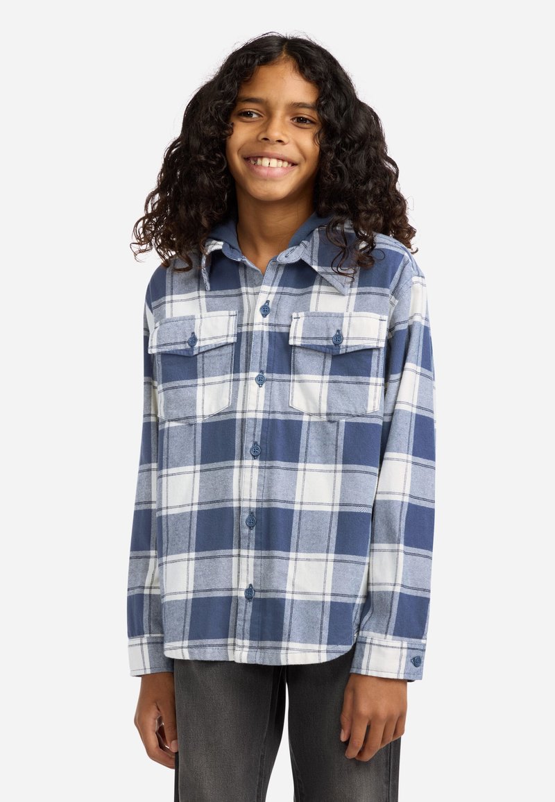 Μπλε και άσπρη καρό φούτερ με δύο τσέπες στο στήθος και κουμπί. Μαλακή υφή, μακριά μανίκια και στρογγυλή ραφή.