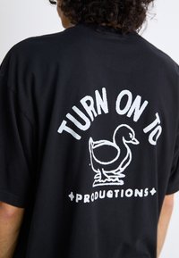 Carhartt WIP STAMP - Apdrukāts T-krekls - black/white